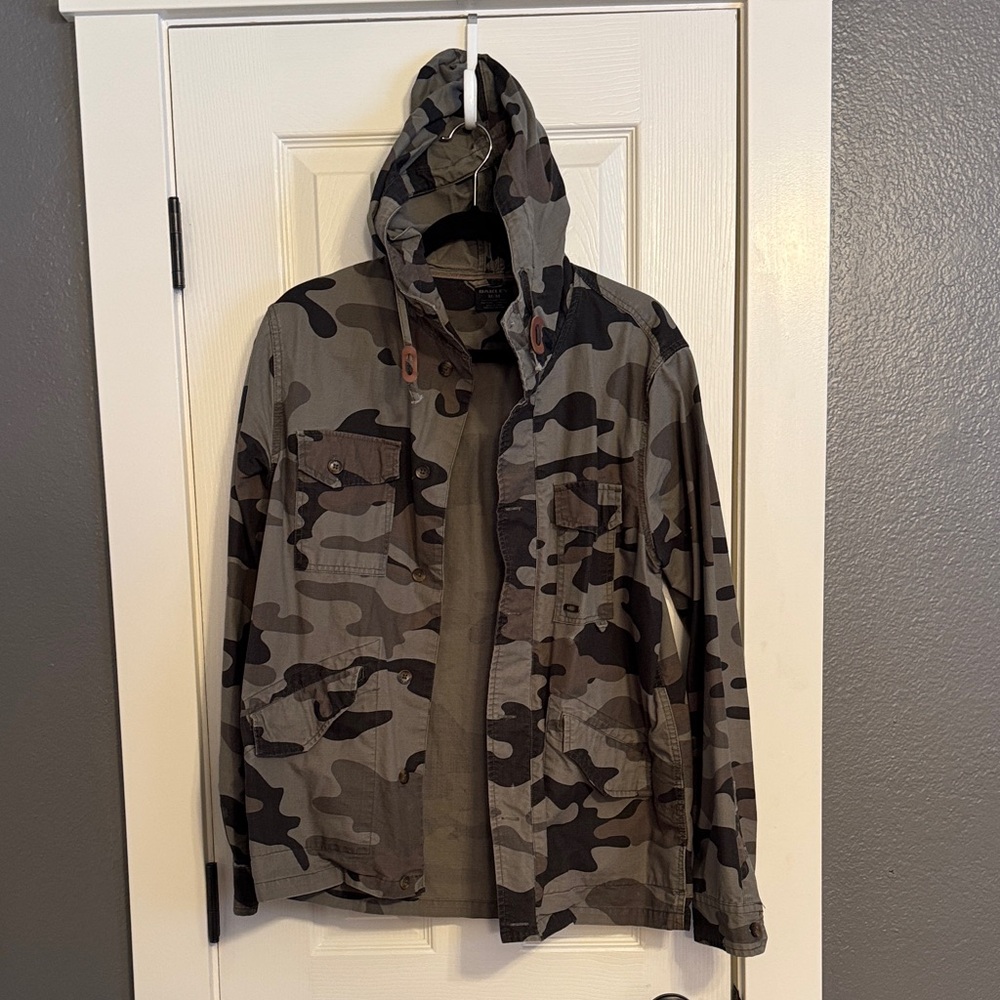 Amazing Oakley camouflage jacket size Medium. - Picture 1 of 6